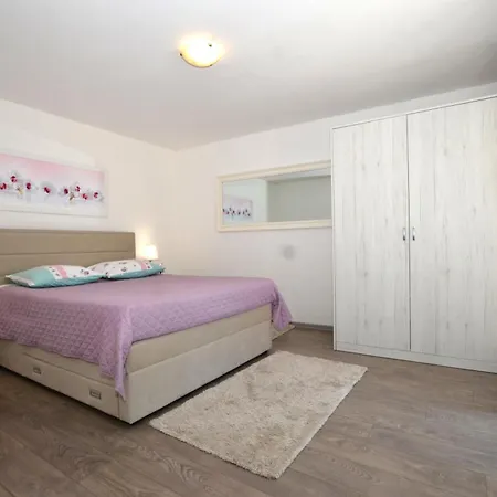 בית נופש Casa Ivana *